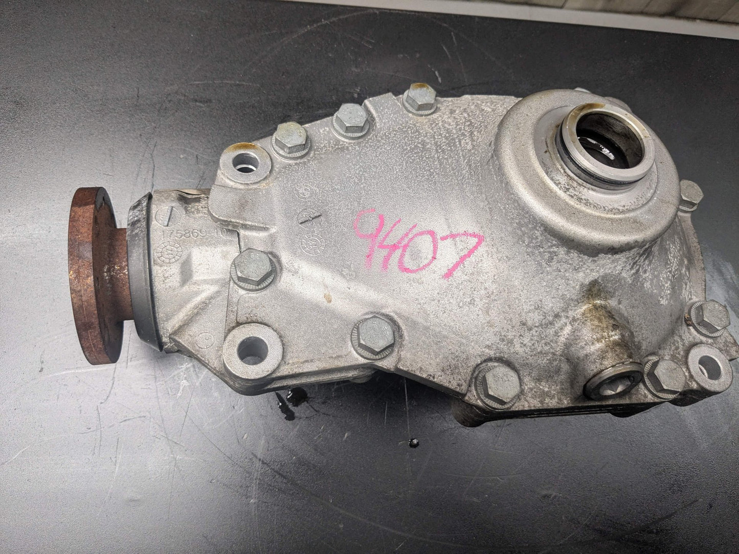 OEM BMW F22 F30 F32 F36 xDrive AWD Front Differential Axle Gearbox Carrier AT