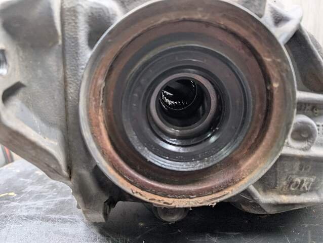Mercedes W207 W212 W218 CLS550 E550 Rear Axle Differential Carrier 2.47 RWD 81k