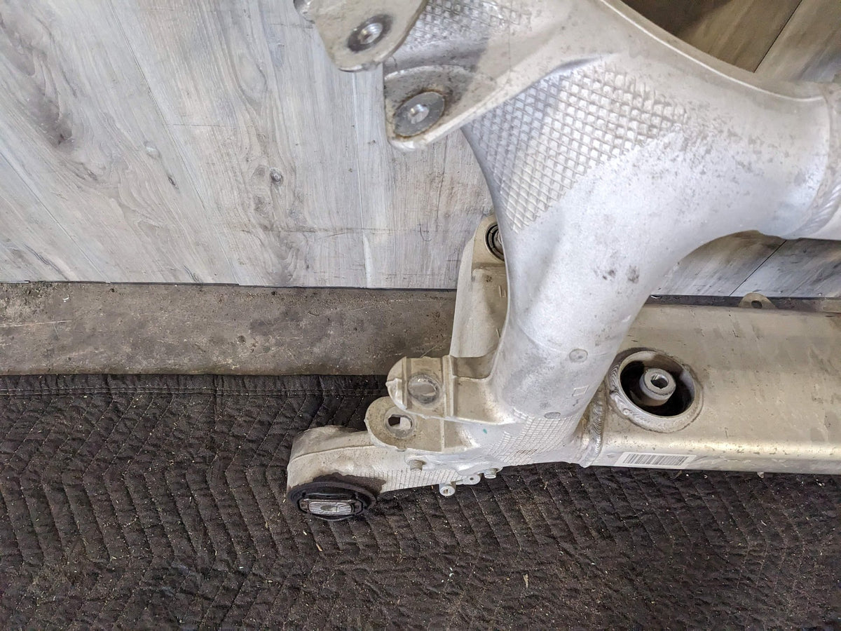 2016 750xi G12 Rear Axle Support Crossmember Subframe 6861201 OEM BMW G11 G12 G16 G30 Rear Axle Subframe Suspension Carrier Crossmember OEM