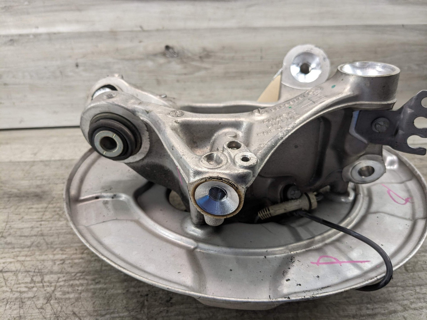 2018 BMW 540i G30 Rear Right Passenger Spindle Knuckle w/ Bearing 6866638 17-23 OEM BMW G30 530 540 M5550 REAR Right Passenger Hub Knuckle Bearing Carrier