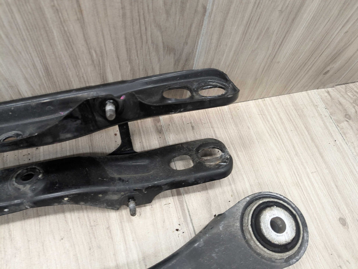 2017 BMW 750i G12 Rear Right Passenger Control Arms SET 6861116 OEM BMW G11 G12 G14 G15 G16 G30 Rear Right Passenger Upper Lower Control Arm SET