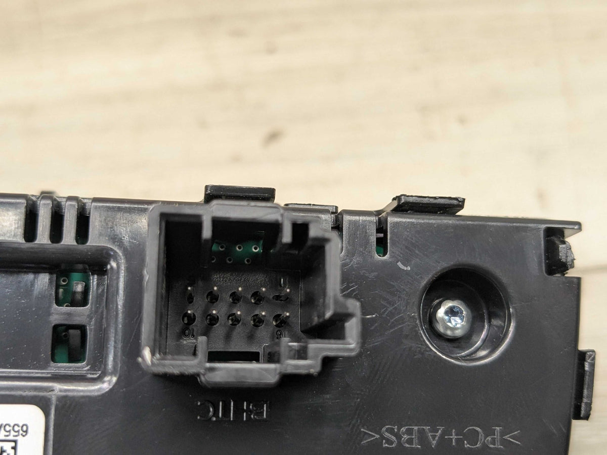 OEM BMW G20 G22 G23 G26 G42 G80 G82 AC Rear Heater Climate Control Switch Panel