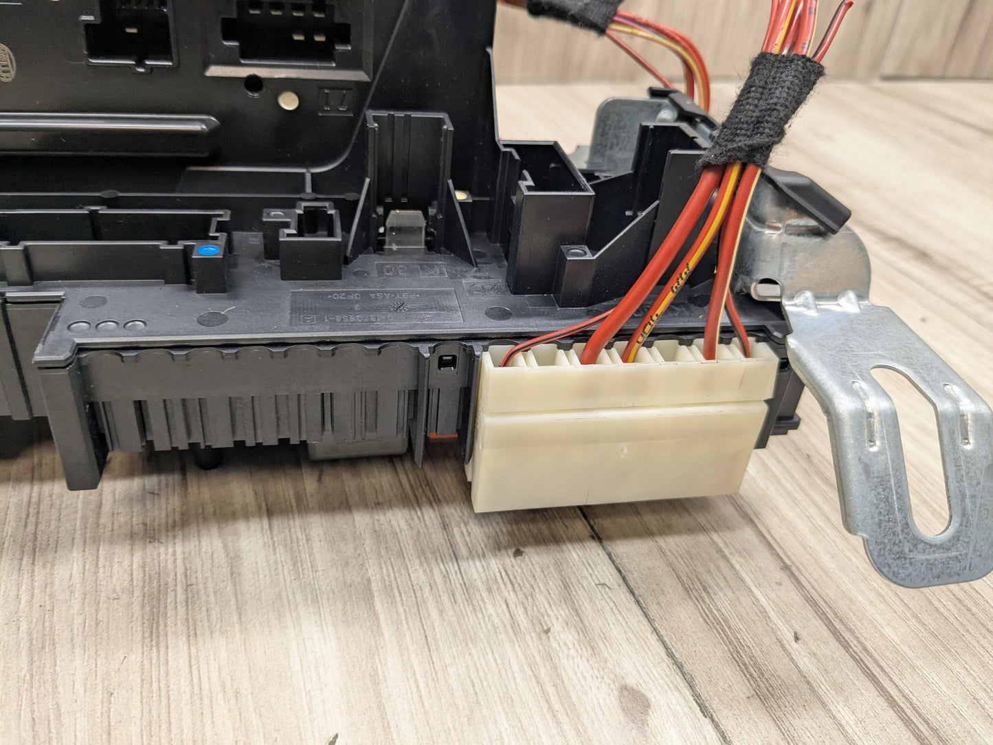OEM Mercedes W207 W212 E350 E550 Rear SAM Trunk Signal Control w/ Fuse Box