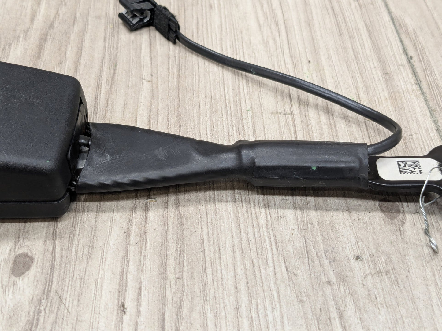OEM BMW F90 G11 G12 G30 530 540 M550 750 M5 Front Left or Right Seatbelt Buckle