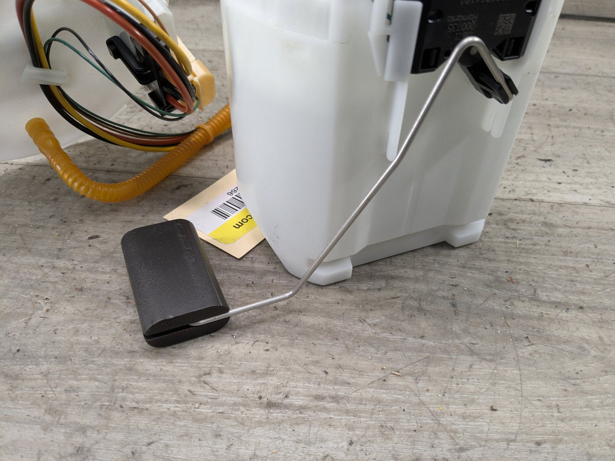17-20 OEM BMW G30 M550iX Engine N63R Gas Tank Mount Fuel Pump w/ Sending Unit
