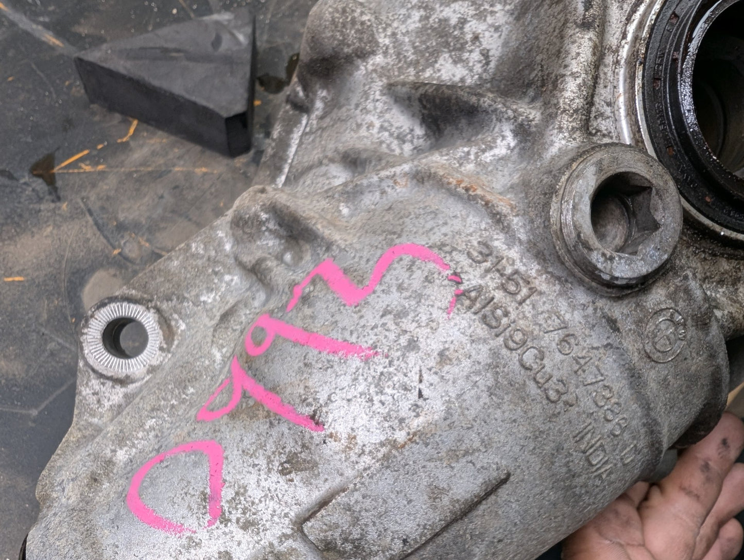 2017 BMW 340i F34 Front Axle Carrier Differential 7647386 OEM BMW G11 G12 G20 G30 xDrive AWD Front Differential Axle Gearbox Carrier 2.81