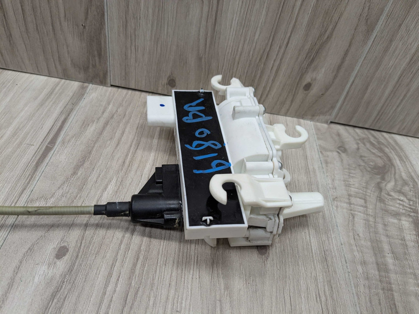 2016 BMW 750i G12 Front Right Passenger Door Latch Lock Actuator w/ Soft Close 2561898 16-22 OEM BMW G11 G12 FRONT RIGHT PASSENGER Door Lock Latch Actuator SOFT CLOSE