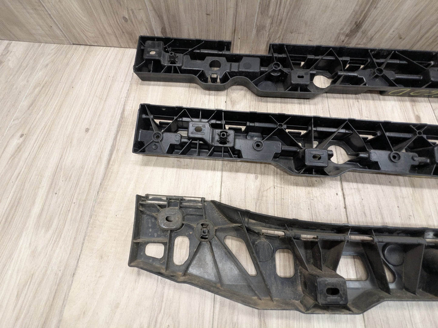 17-23 OEM BMW G30 F90 M5 Left Driver Side Skirt Rocker Panel Bracket SET