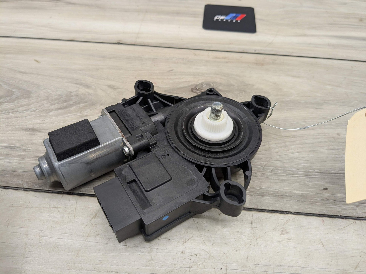 2021 BMW M340i G20 Rear Left Driver Door Window Glass Regulator Motor 8498863 OEM BMW G20 G80 M3 330 M340 REAR Left Driver Side Door Window Regulator Motor