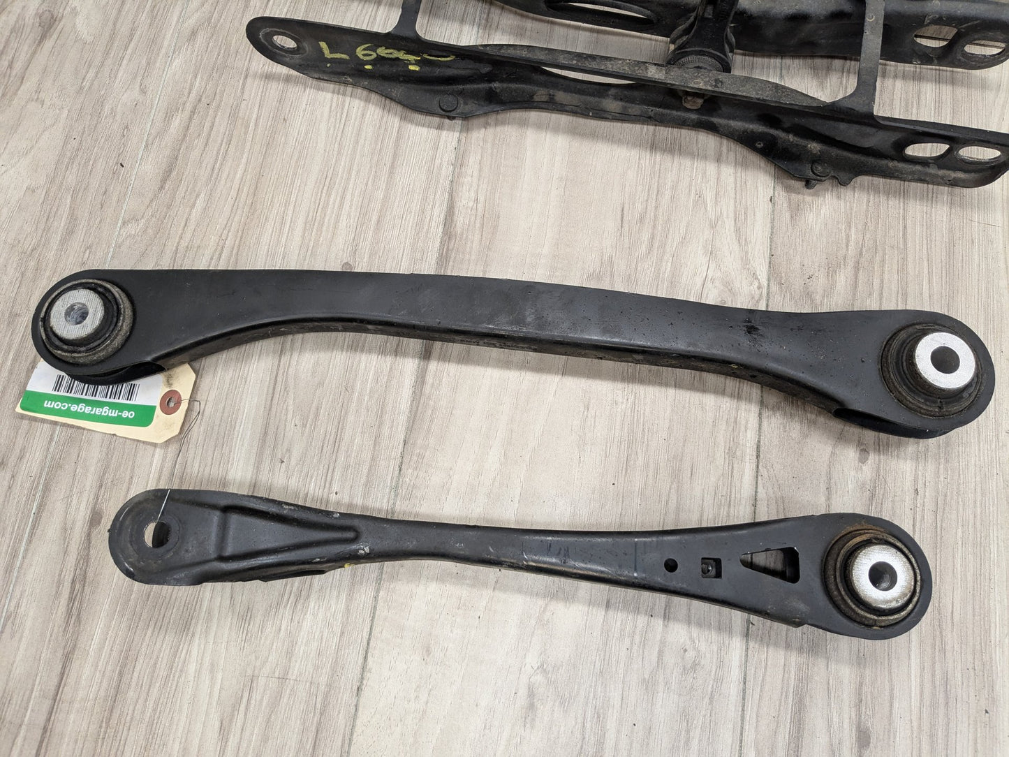 2018 BMW M550i G30 Rear Left Driver Control Arms SET 6861125 OEM BMW G11 G12 G14 G15 G16 G30 Rear Left Driver Upper Lower Control Arm SET