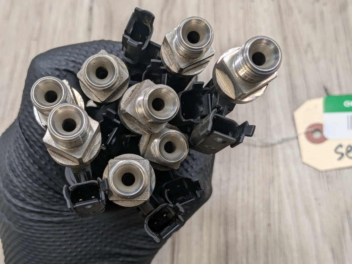 2016 BMW 750i G12 Engine Motor Fuel Injector SET 8638255 19-24 OEM BMW G12 G30 M550 750 Engine N63R High Pressure Fuel Injector SET