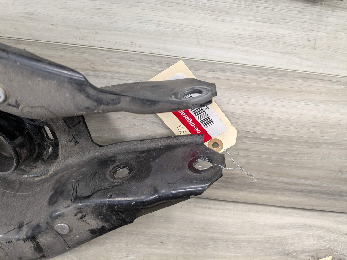 2022 BMW M240i G42 Rear Right Passenger Control Arms SET 6876633 OEM BMW G20 G22 G23 G26 G29 G42 Rear Right Passenger Upper Lower Control Arms