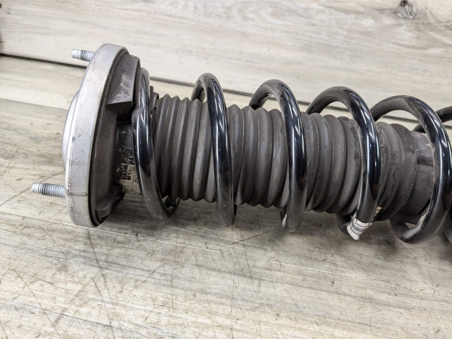 2021 BMW 540i G30 Rear Left or Right Spring Strut Shock Absorber 6896015 21-22 OEM BMW G30 540 REAR Left Right Side Strut Shock Absorber w/ Spring