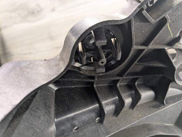 OEM BMW F15 F16 F85 F86 X5 X6 Front Left Driver Fender Mount Support Brackets