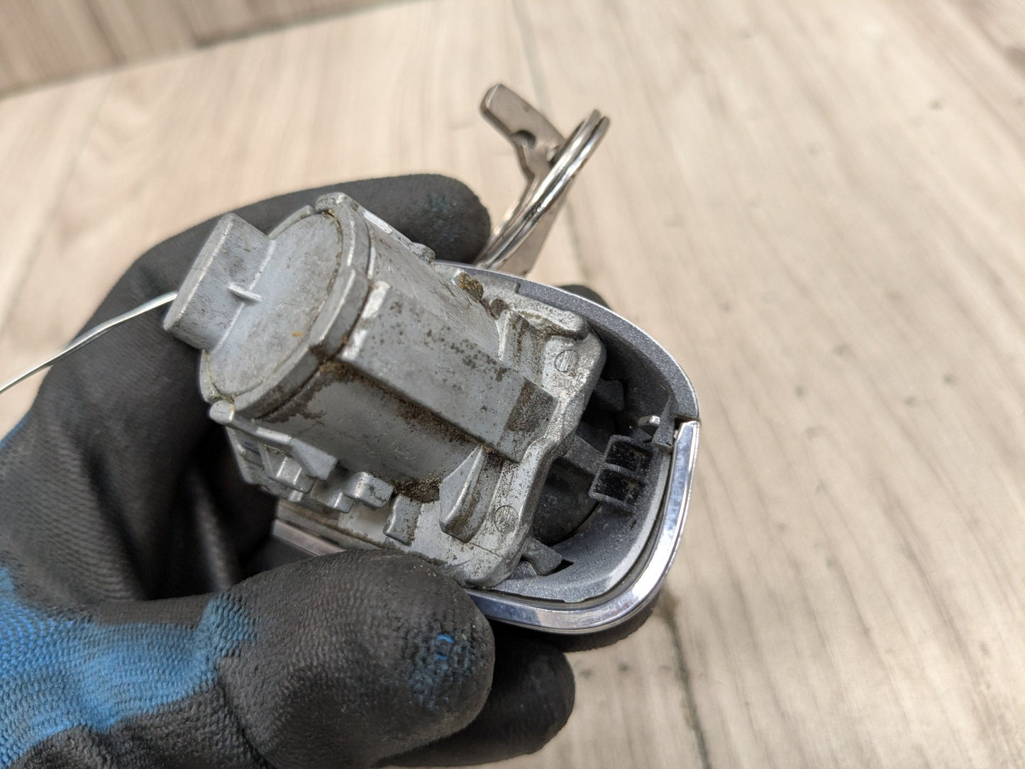 2015-2021 Mercedes-Benz C43 W205 Front Left Driver Key Lock Mechanism w/ Key A0997609500