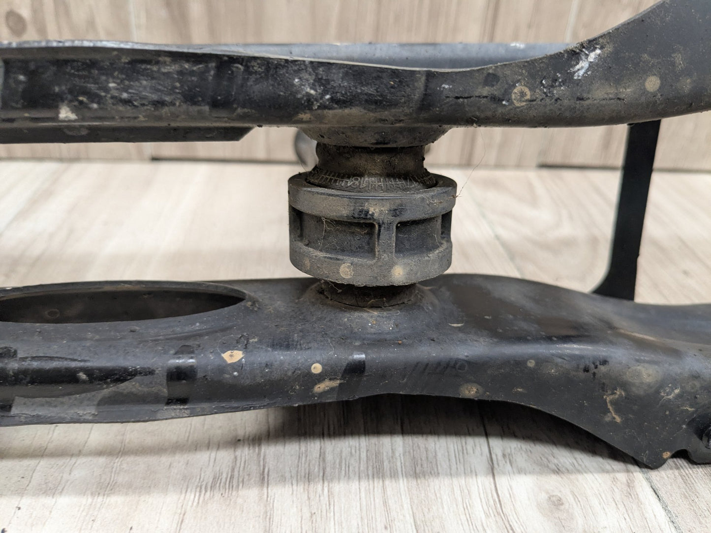 2018 BMW M550i G30 Rear Left Driver Control Arms SET 6861125 OEM BMW G11 G12 G14 G15 G16 G30 Rear Left Driver Upper Lower Control Arm SET