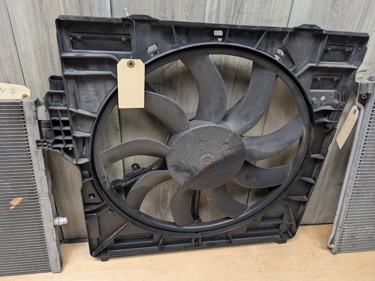 09-19 *NOTE* BMW X5M X6M Engine S63R Radiator Condenser Fan Shroud ASSEMBLY E70