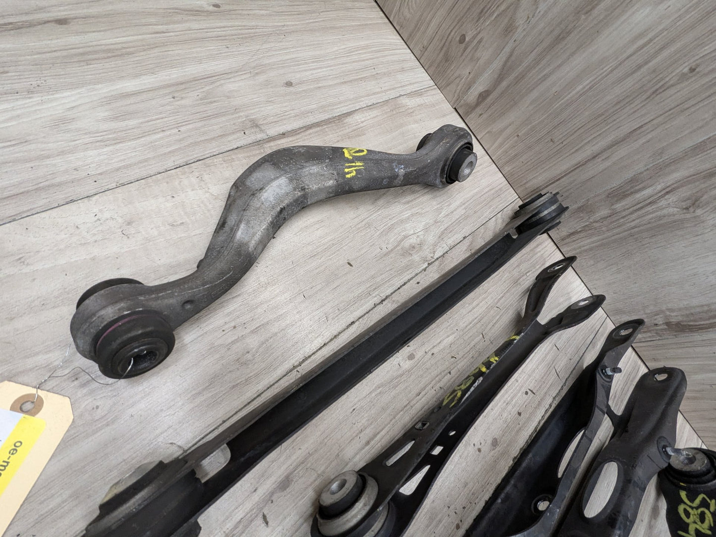 2017-2023 BMW M550i G30 Rear Right Passenger Control Arms SET 6870536 OEM BMW G11 G12 G14 G15 G16 G30 Rear Right Passenger Upper Lower Control Arm SET