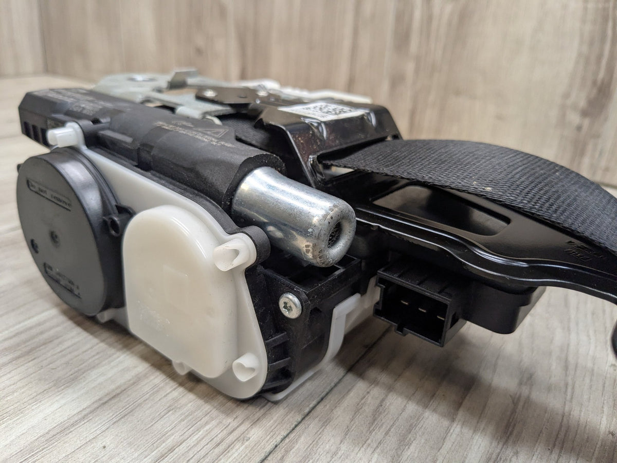 2018 BMW M550i G30 Front Right Passenger Seatbelt Seat Belt Retractor 7430122 OEM BMW F90 G30 530 540 M550 M5 Front Right Passenger Seat Belt Retractor Black OEM