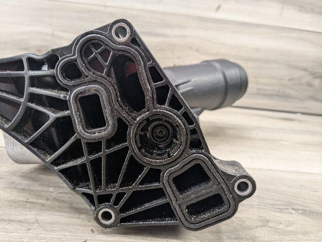 16-20 URO BMW F22 F23 F30 F32 F33 F36 G01 330 430 Engine B46 Oil Filter Housing