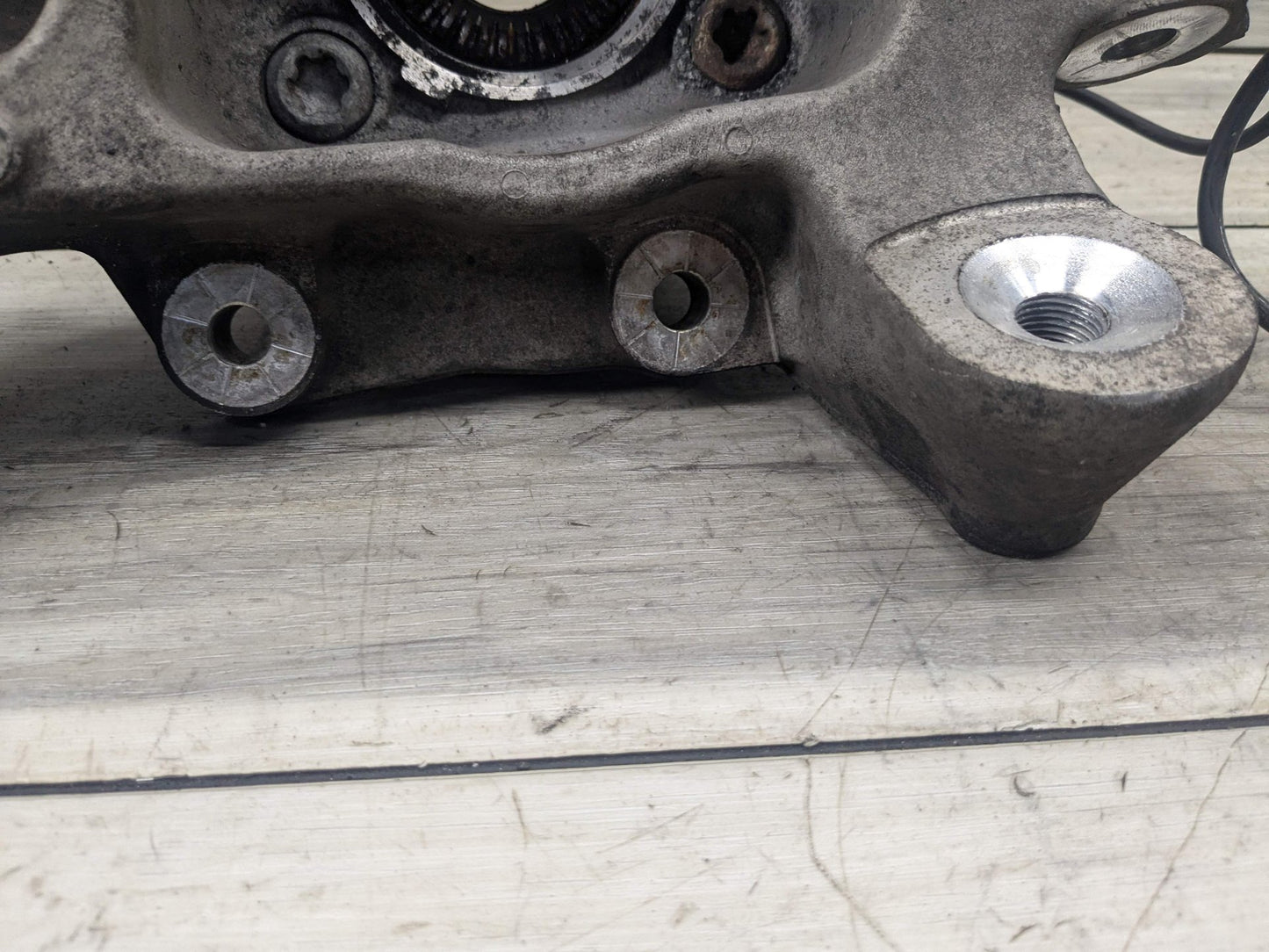 2018 BMW M550i G30 Rear Left Driver Spindle Knuckle w/ Bearing 6866335 17-23 OEM BMW G30 530 540 M5550 REAR Left Drive Side Hub Knuckle Bearing Carrier