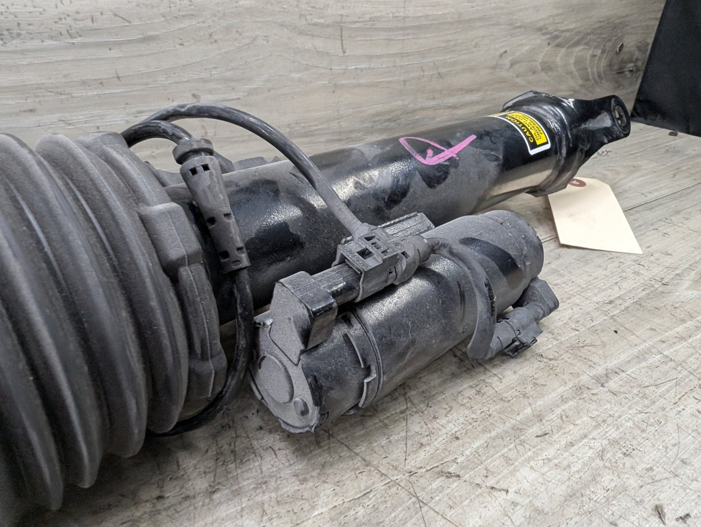 2017 BMW 740i G12 Front Right Passenger Spring Strut Shock Absorber 6877554 AFT BMW 16-22 G11 G12 740i RWD Front Right Passenger Air Shock Strut Absorber