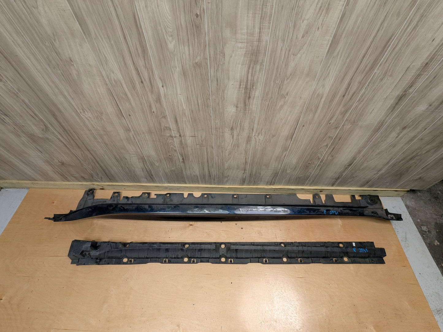 15-18 OEM BMW F86 X6M Right Passenger Side Skirt Rocker Panel Molding w/ Bracket