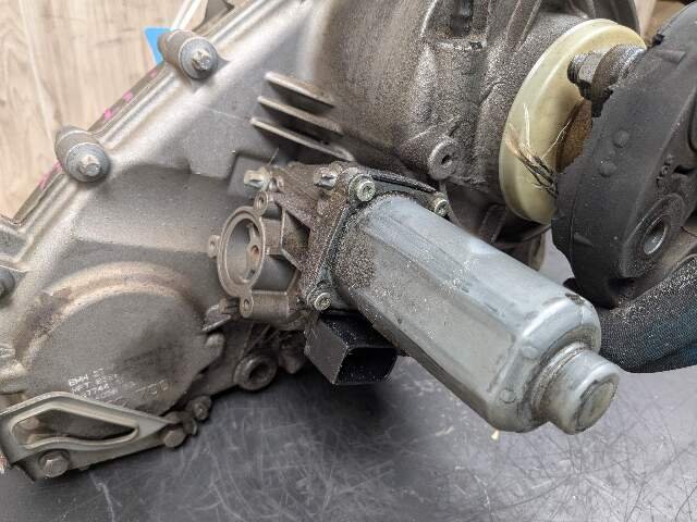 10-13 OEM BMW E70 E71 X5M X6M AWD Transmission Transfer Case Gearbox ATC 700