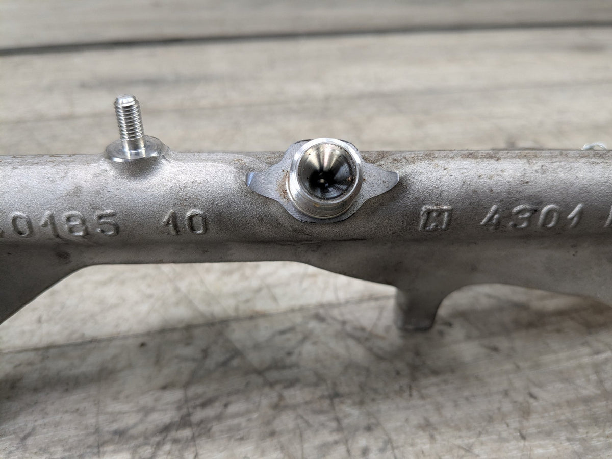 12-23 OEM BMW F30 G30 540 740 Engine Pressure Fuel Injector Rail Line B58 F34
