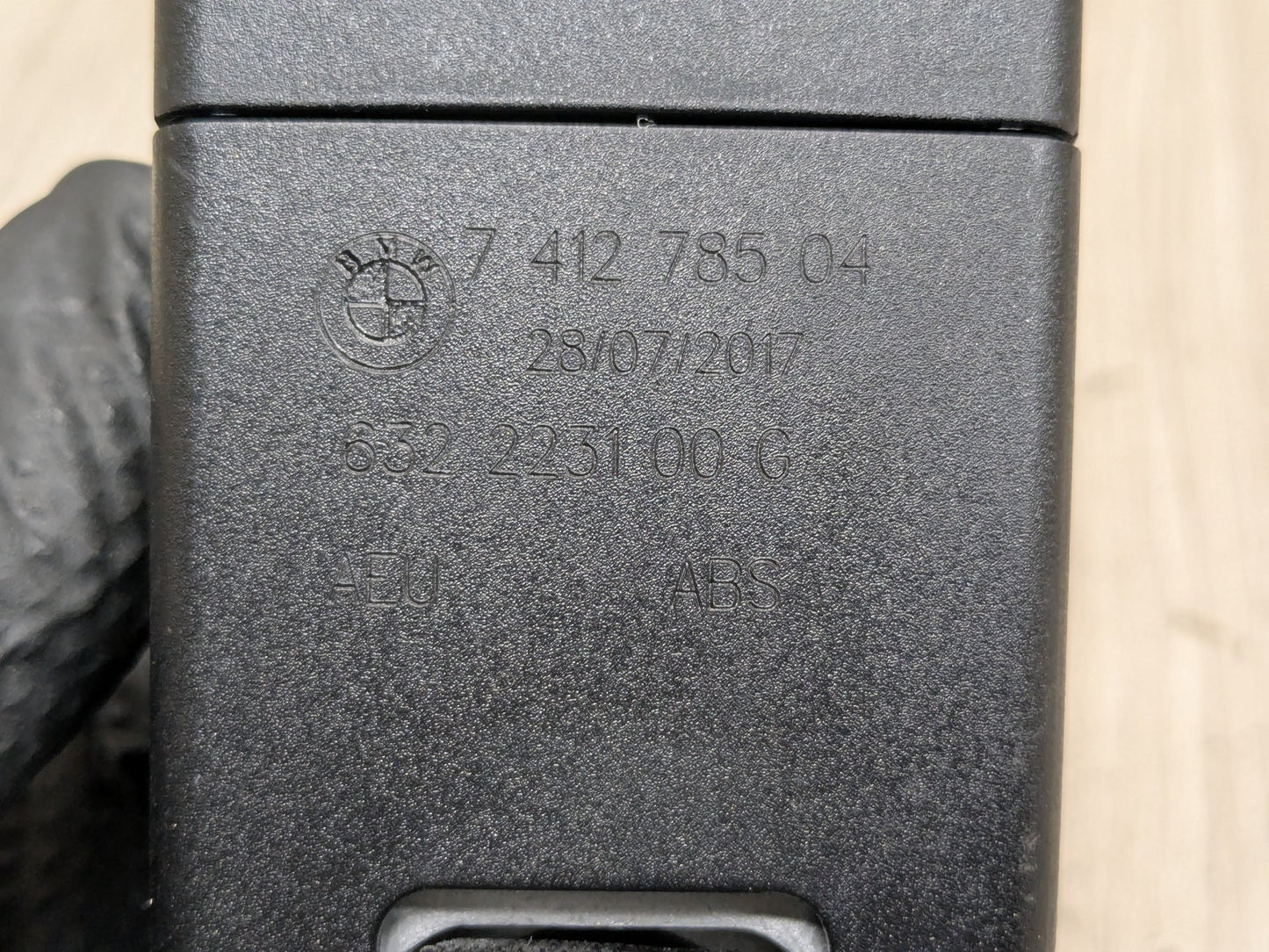 OEM BMW F90 M5 G30 530 540 M550 Rear Center Middle Seatbelt Seat Belt Buckle