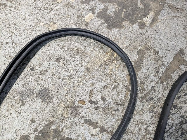 OEM BMW G23 G83 430 M440 Convertible Front Windshield Seal Sealing Weather Strip