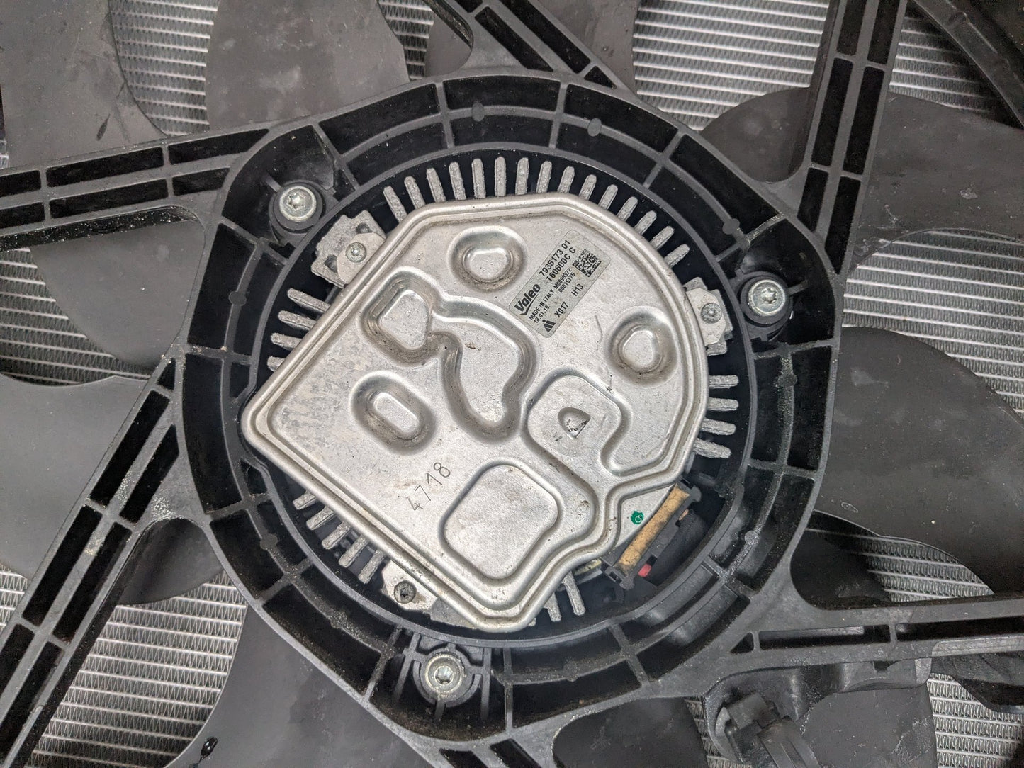 19-22 OEM BMW G20 iX 330i B46 Radiator Condenser Cooling Fan Assembly 600W