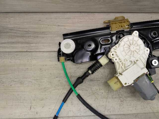 OEM BMW F10 528 535 550 M5 FRONT Right Passenger Door Window Regulator Motor