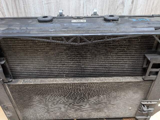 09-15 OEM BMW F01 F02 750 Radiator Condenser Cooling Fan Shroud Assembly N63