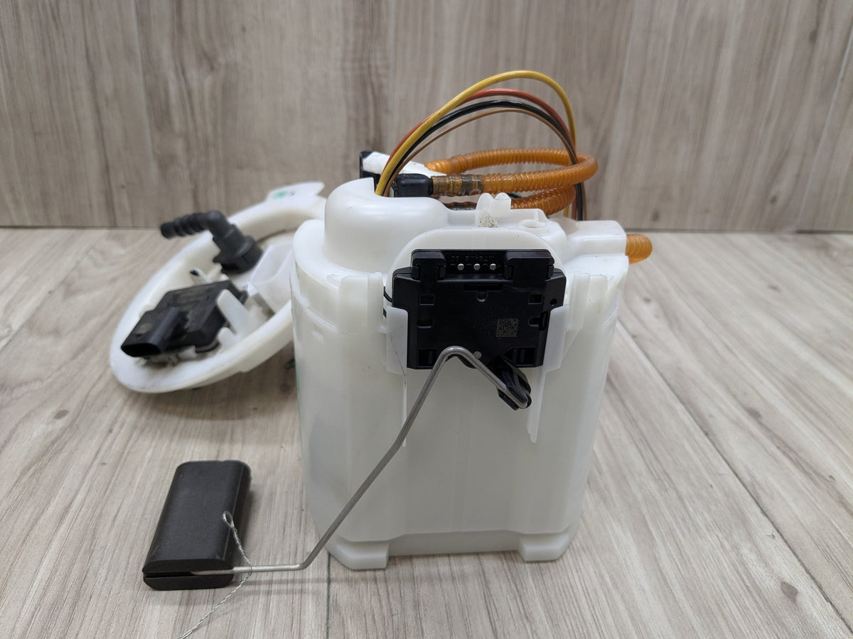18-20 OEM BMW G30 M550iX Engine N63R Gas Tank Mount Fuel Pump w/ Sending Unit