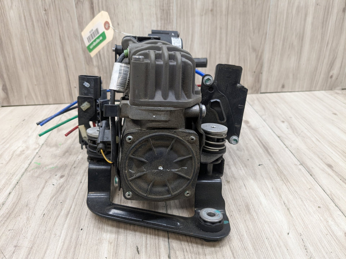 2016 BMW 750i G12 Air Suspension Compressor Pump 6861882 16-22 OEM BMW G11 G12 740 750 M760 Air Suspension Compressor Pump Module Motor OEM