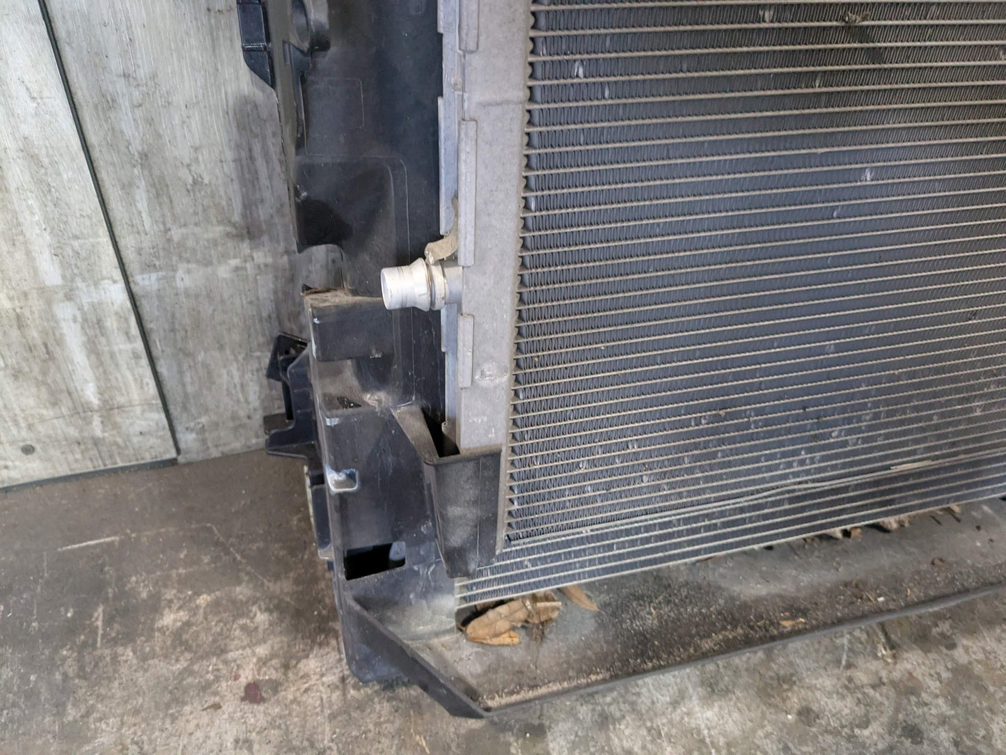 14-19 OEM BMW F15 F16 X5 X6 Radiator Condenser Fan Shroud Assembly 850W N63 76k