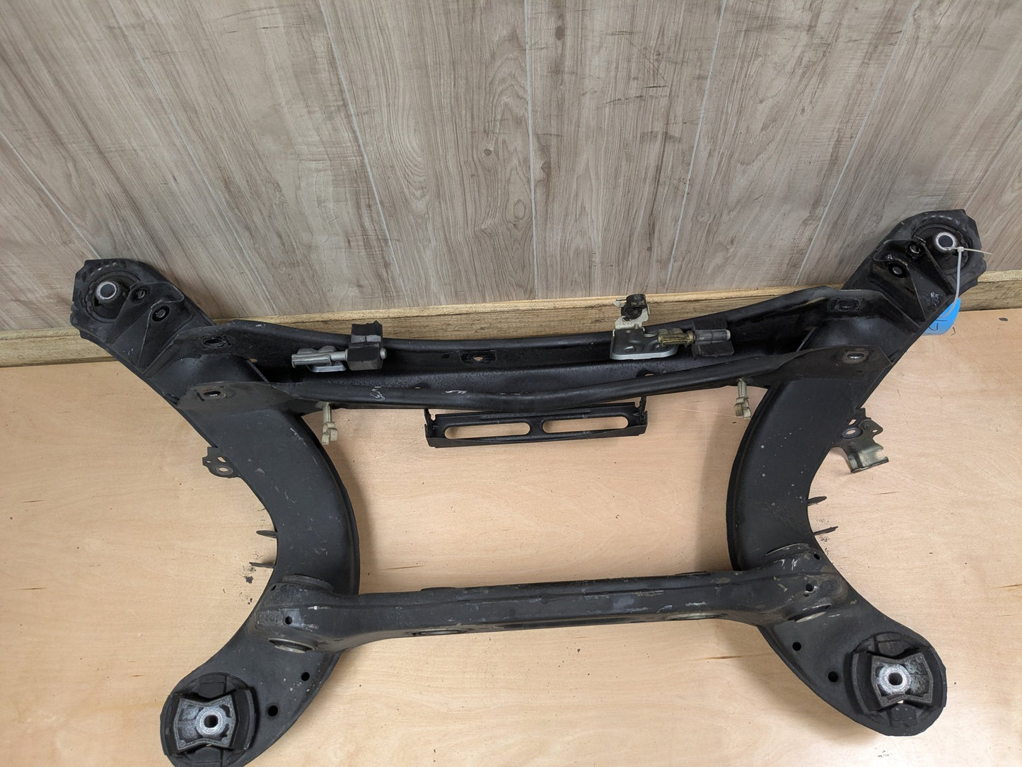 10-16 Mercedes A207 C207 W204 W207 W212 Rear Subframe Support Cradle Crossmember