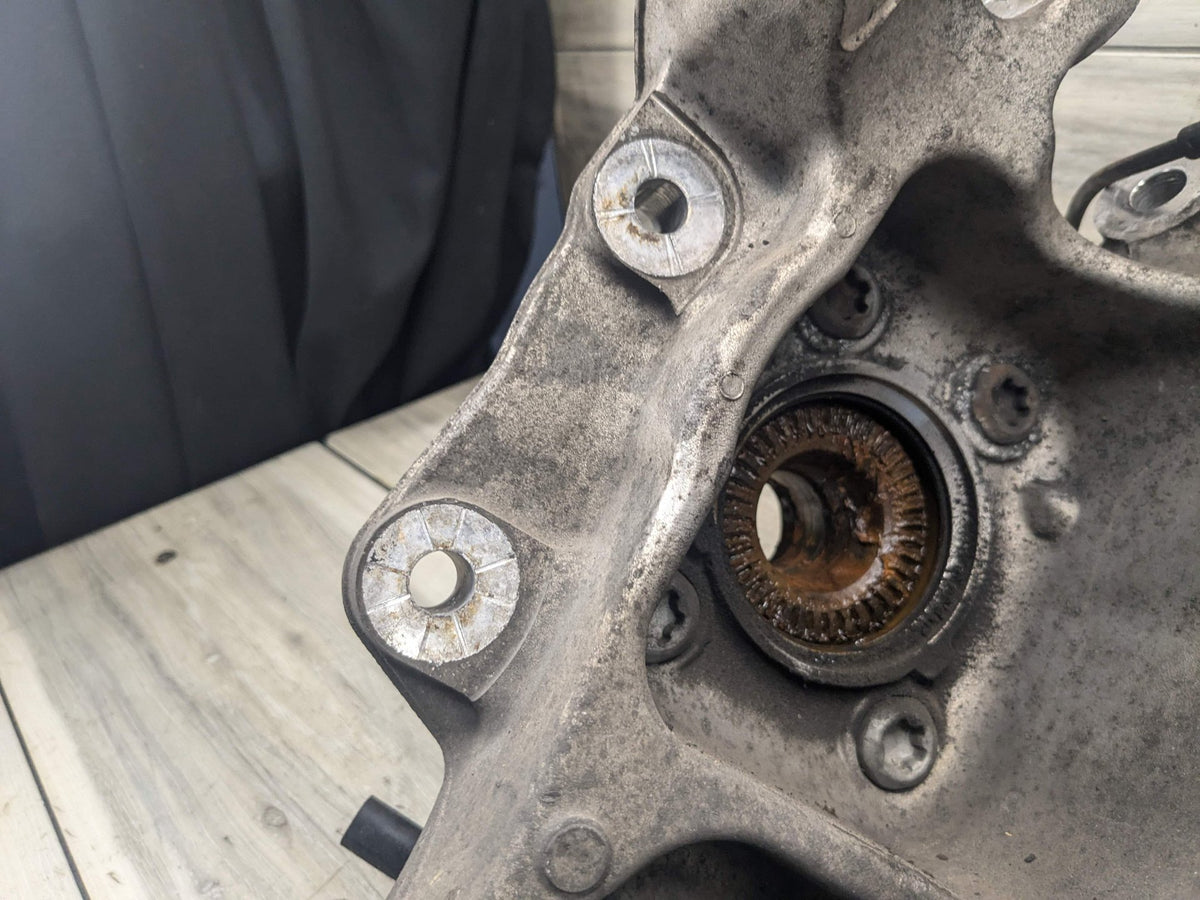 2018 BMW M550i G30 Rear Right Passenger Spindle Knuckle w/ Bearing 6866336 17-23 OEM BMW G30 530 540 M5550 REAR Right Passenger Hub Knuckle Bearing Carrier OEM