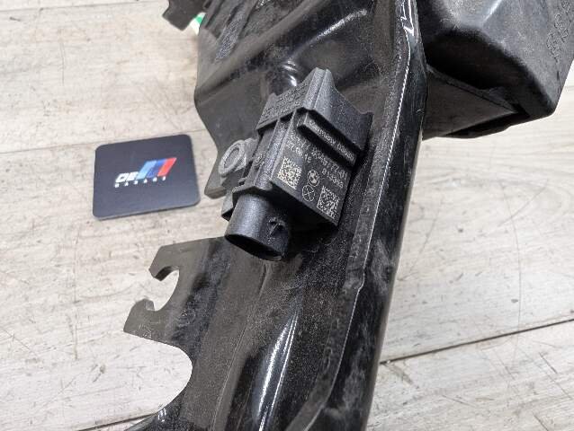 16-19 OEM BMW G12 740 750 M760 Front Right Passenger Headlight Support Bracket