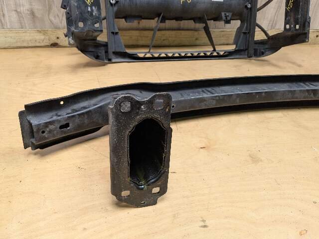 08-13 OEM BMW E82 E88 128 135 Front Radiator Support Frame Reinforce Clip Panel