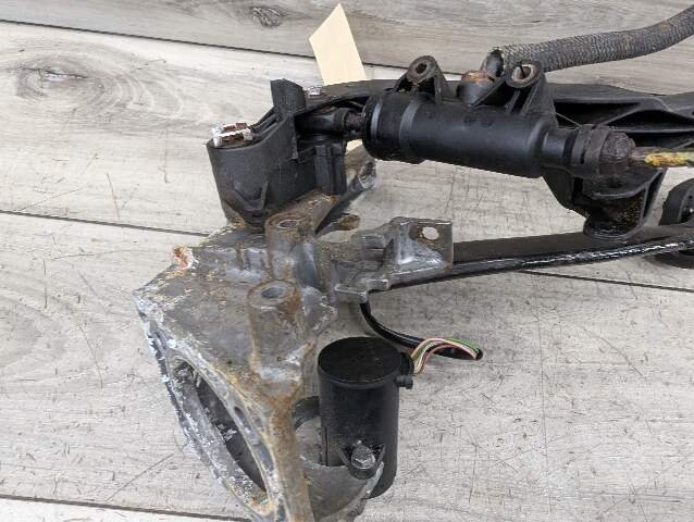 1996 - 2003 BMW Z3 E36 MANUAL Gas Pedal Clutch Brake Assembly 1158659 M54B25O0