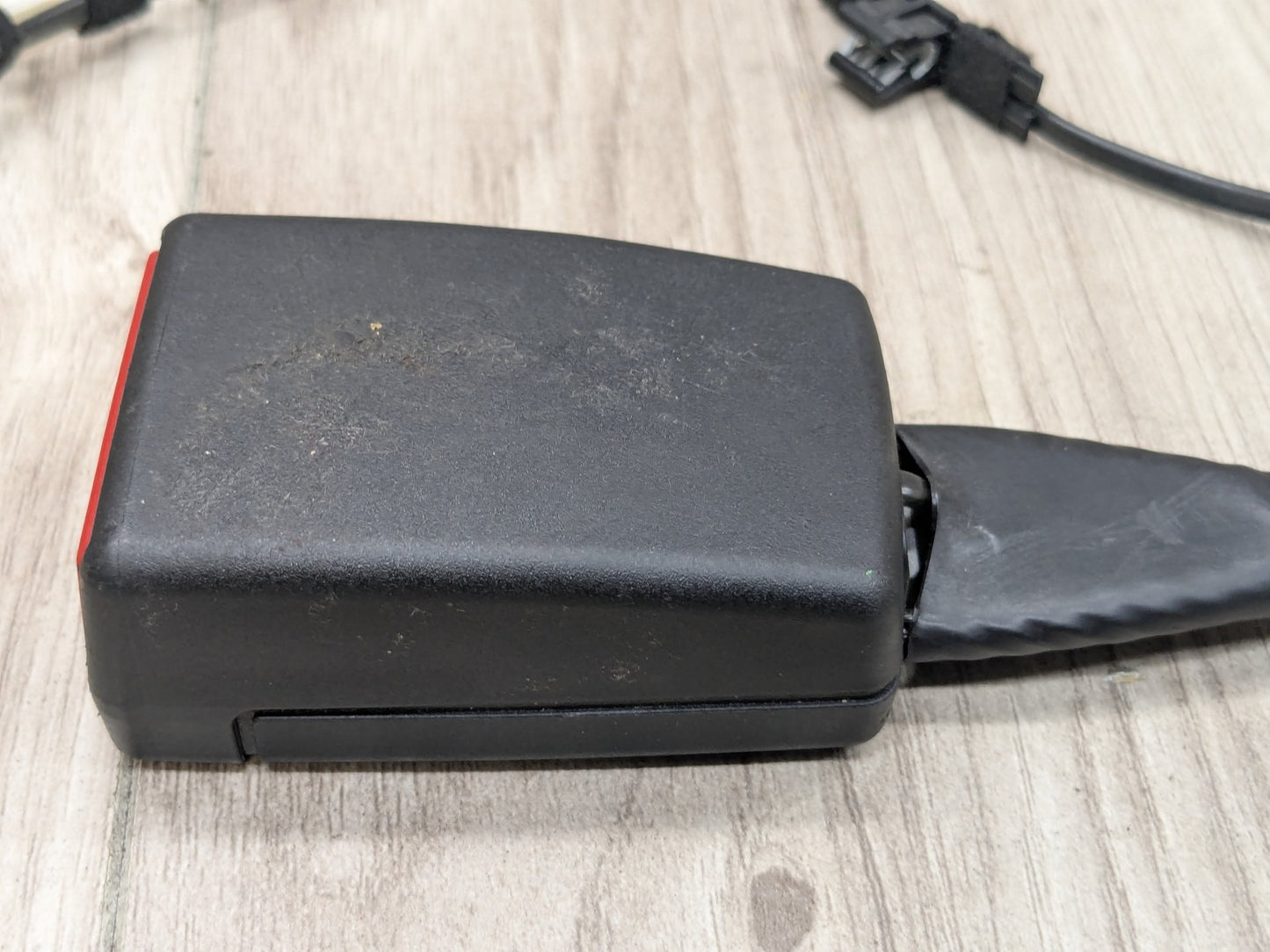 OEM BMW F90 G11 G12 G30 530 540 M550 750 M5 Front Left or Right Seatbelt Buckle