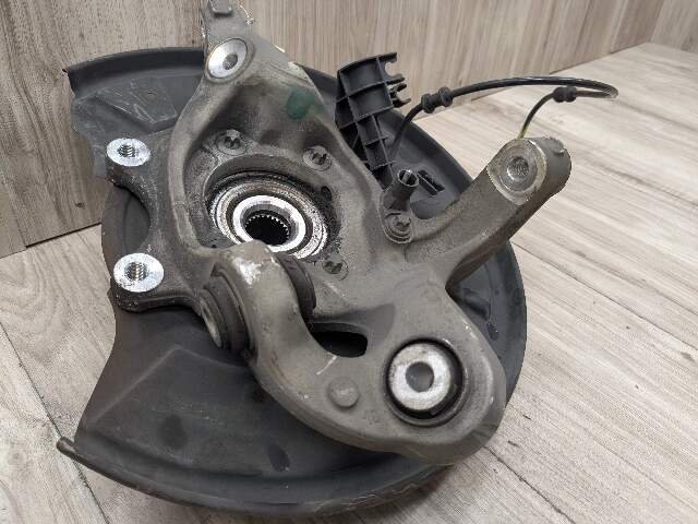 2014 Mercedes-Benz E550  Front Right Passenger Spindle Knuckle w/ Bearing 0