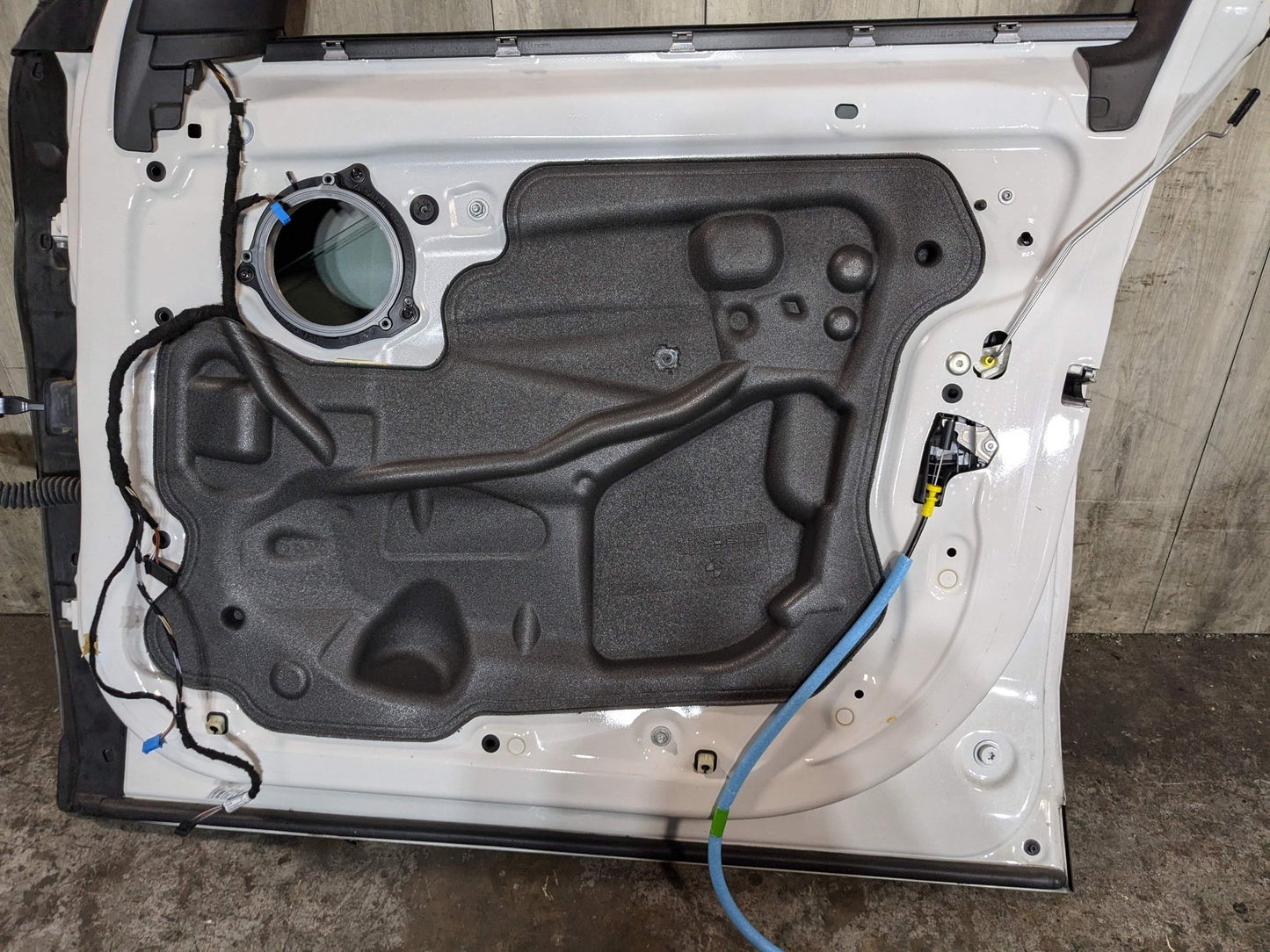 *16-22 OEM BMW F48 X1 Front Right Passenger Side Door Shell Panel White 300 White Alpinweiß Iii (300)