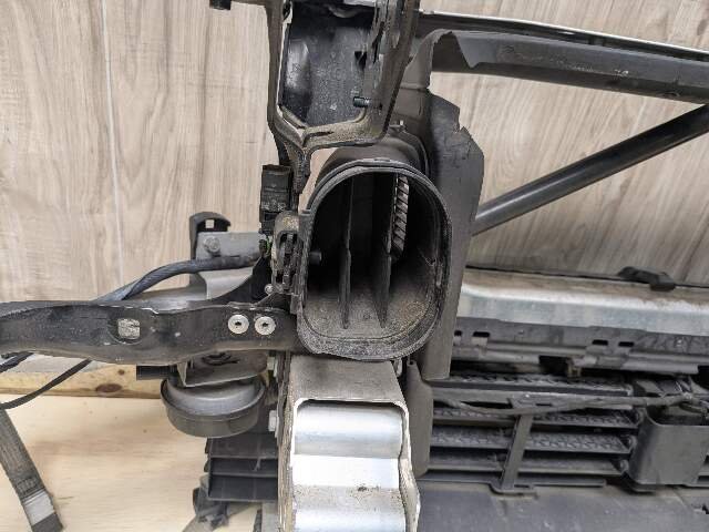 16-19 OEM BMW G11 G12 740 750 M SPORT Front Reinforcement Clip Radiator Support