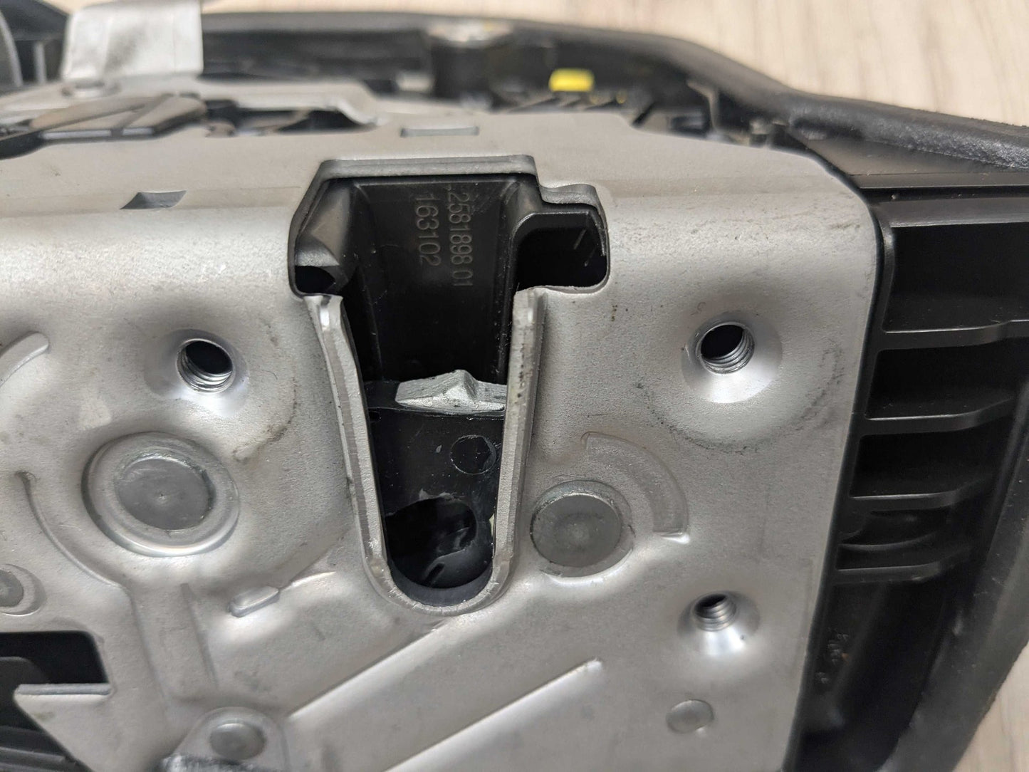 2017 BMW 750i G12 Rear Right Passenger Door Latch Lock Actuator w/ Soft Close 2581898 OEM BMW G12 740 750 B7 REAR RIGHT PASSENGER Door Lock Latch Actuator SOFT CLOSE