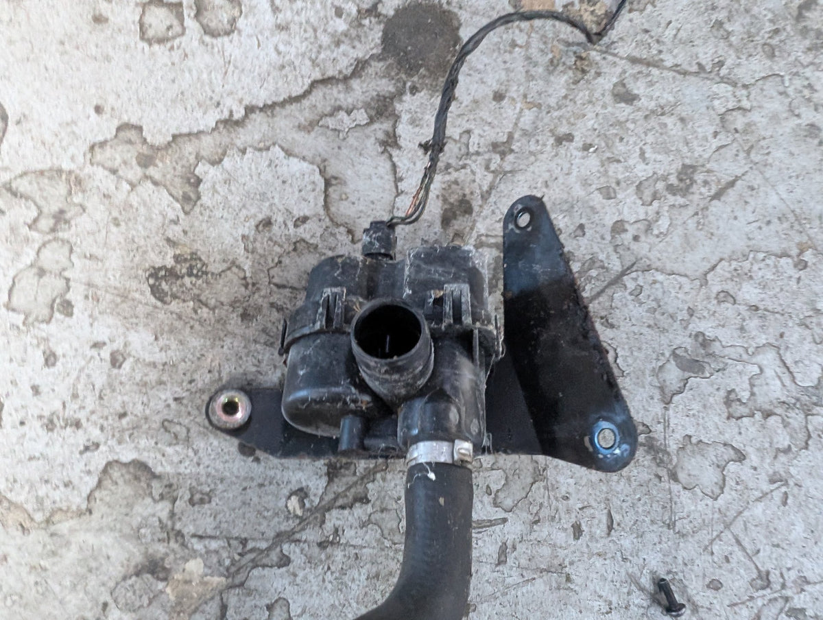 1996-2003 BMW Z3 E36 Fuel Vapor Charcoal Canister 1184608 NOTES** OEM