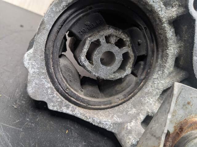 2013 BMW 750i N63B44O1 Transmission Transfer Case k 7649782