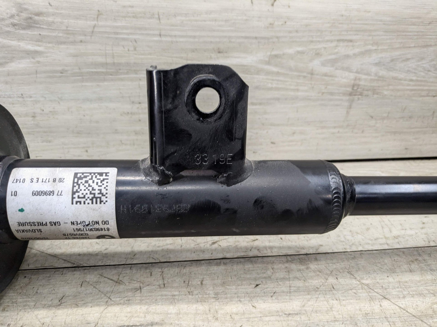 2021 BMW 540i G30 Rear Left Driver Spring Strut Shock Absorber 6896009 21-23 OEM BMW G30 540 REAR Left Driver Side Strut Shock Absorber w/ Spring